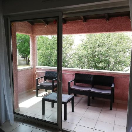 Superbe Appartement De 90M2 A Uzes Super Equipe Avec Garage Et Grand Parking Privatif Exterior photo