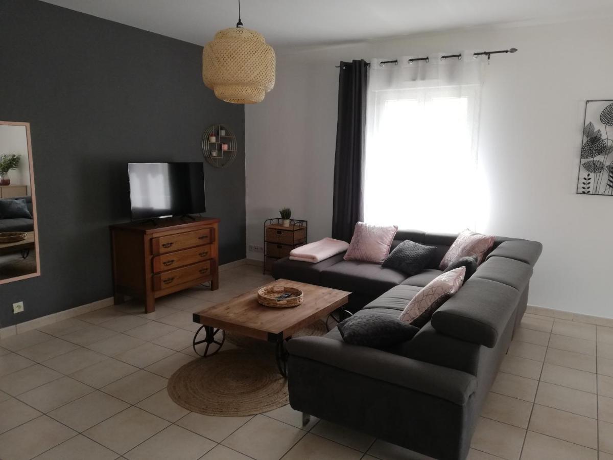 Superbe Appartement De 90M2 A Uzes Super Equipe Avec Garage Et Grand Parking Privatif Exterior photo