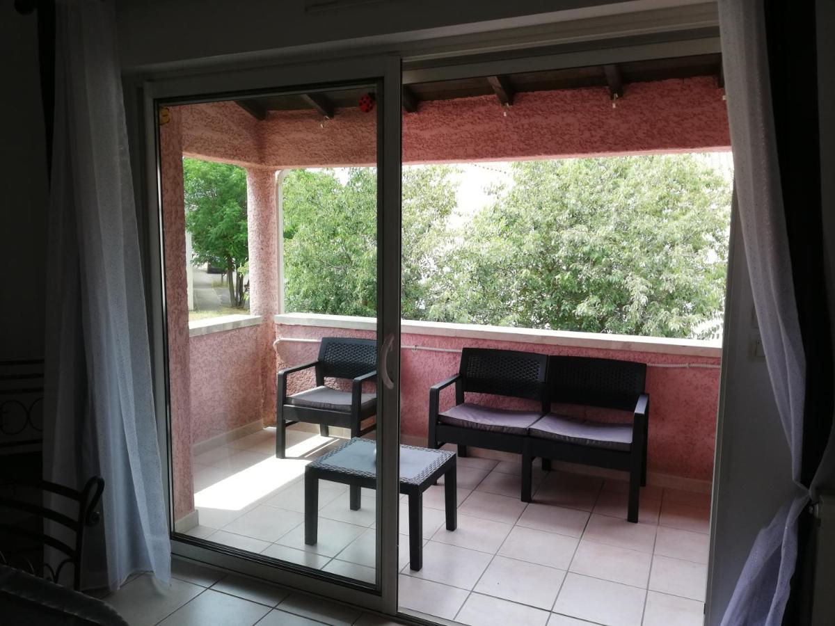 Superbe Appartement De 90M2 A Uzes Super Equipe Avec Garage Et Grand Parking Privatif Exterior photo