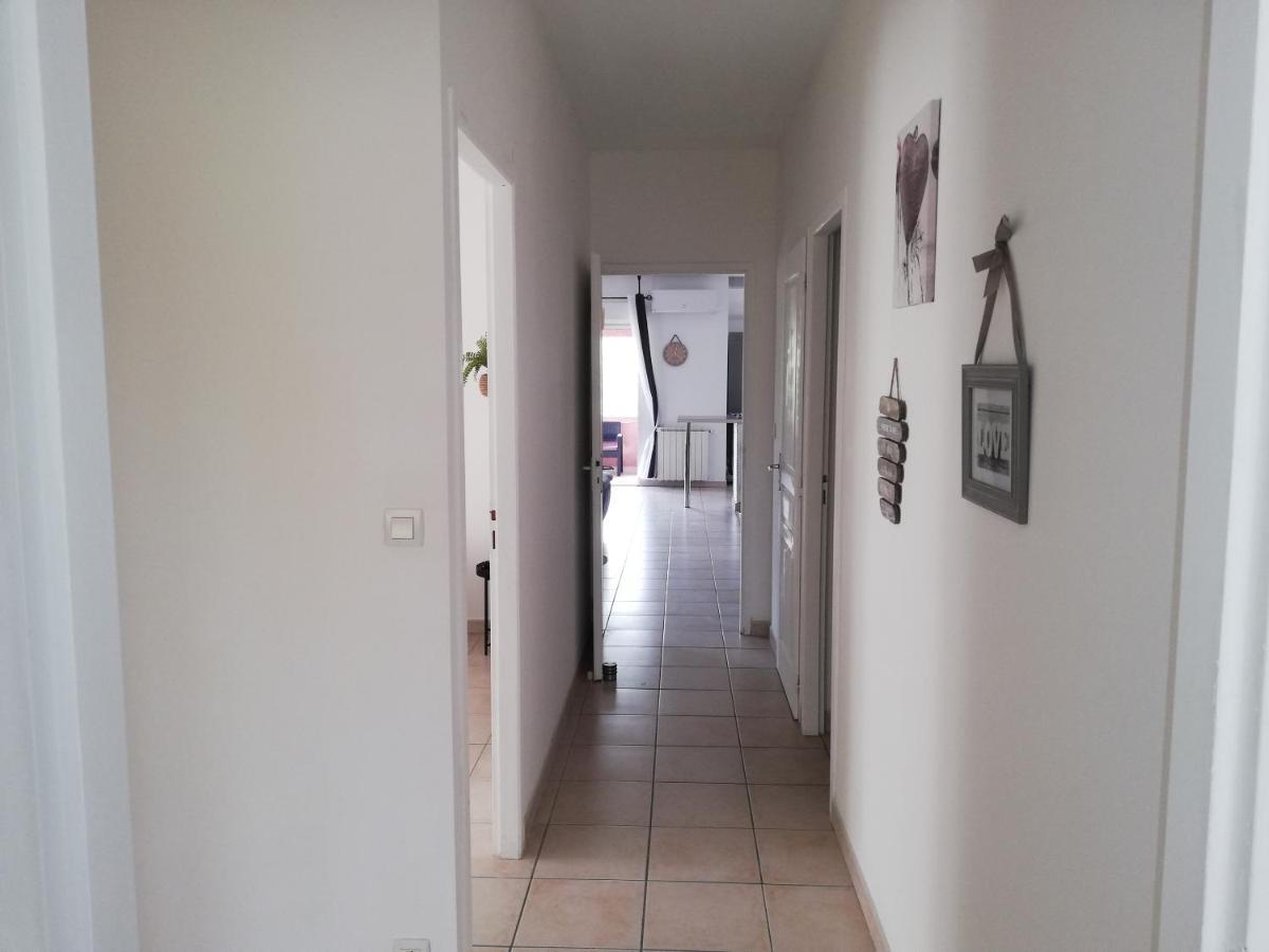 Superbe Appartement De 90M2 A Uzes Super Equipe Avec Garage Et Grand Parking Privatif Exterior photo