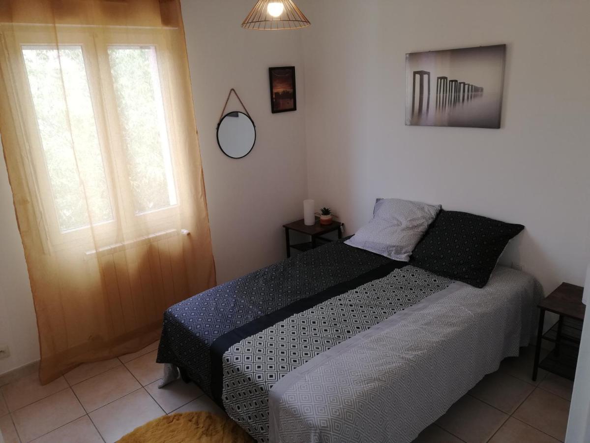 Superbe Appartement De 90M2 A Uzes Super Equipe Avec Garage Et Grand Parking Privatif Exterior photo